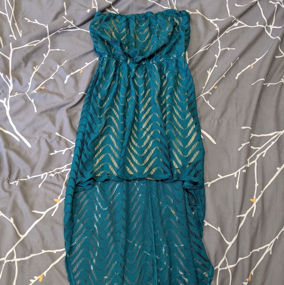 🔹️ High-low dress sheer bottom.